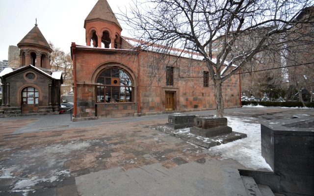 Trekhkomnatnaya v Tsentre Goroda Flat
