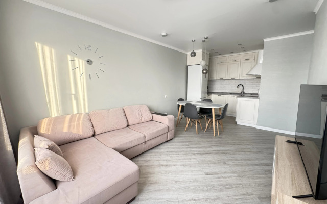 Apartments Chetyrekhmestnaya Dizaynerskaya Kvartira V Zhk "novin"