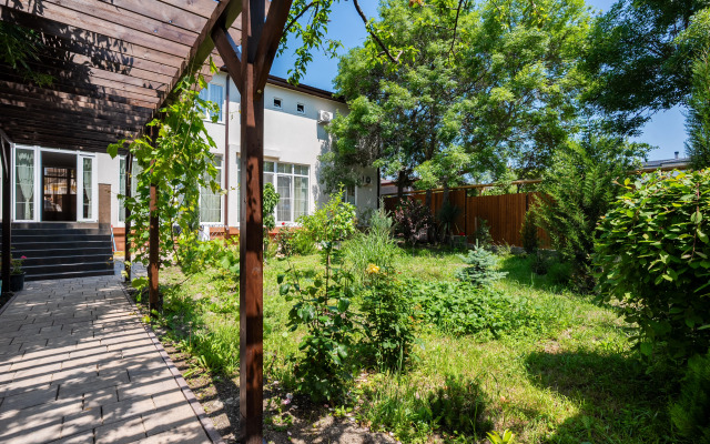 Nikos Guest House
