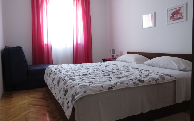 More 1/4 Apartments