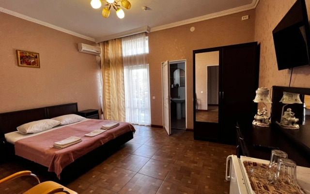 Kristal Hotel