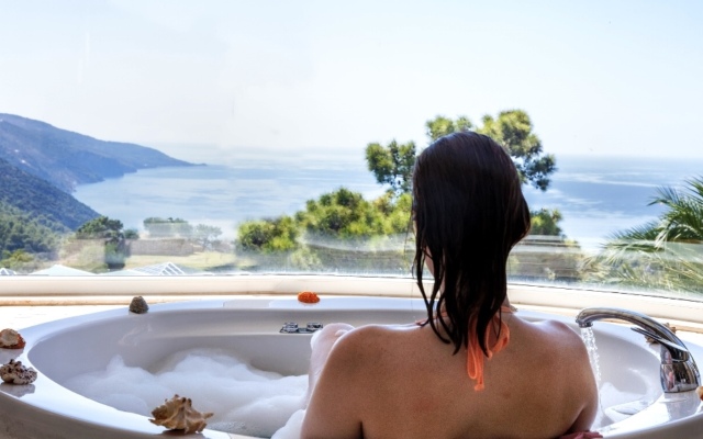 Golden Life Heights Deluxe Suite Hotel
