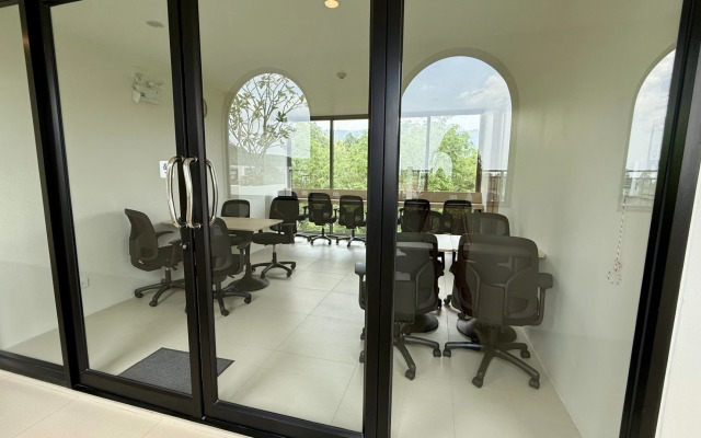 Milaya s Basseynom Ryadom s Morem Flat