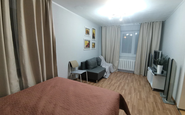 Uyutnaya Ryadom S Parkom I Nedaleko Ot Volgi Flat