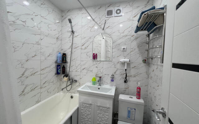 U morya Golubye Dali Flat