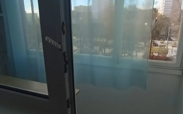 Bolshaya Uyutnaya Dvukhkomnatnaya Kvartira Flat
