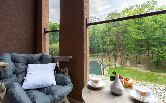 S Balkonom I Vidom Na Lesopark Alleya 326 Flat