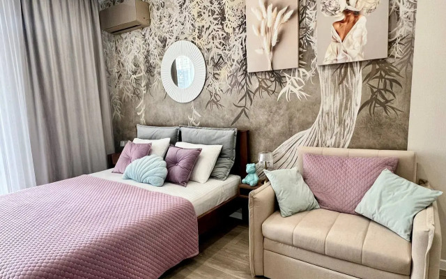 Dlya Tryokh Gostey S Balkonom Apartments