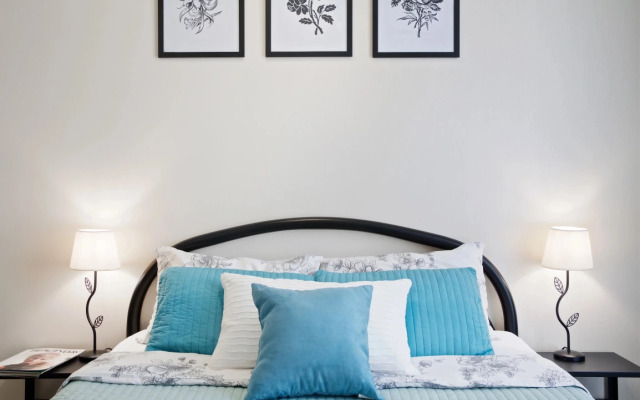 DoMino — Cozy with Good Repair on Main Street Apartments