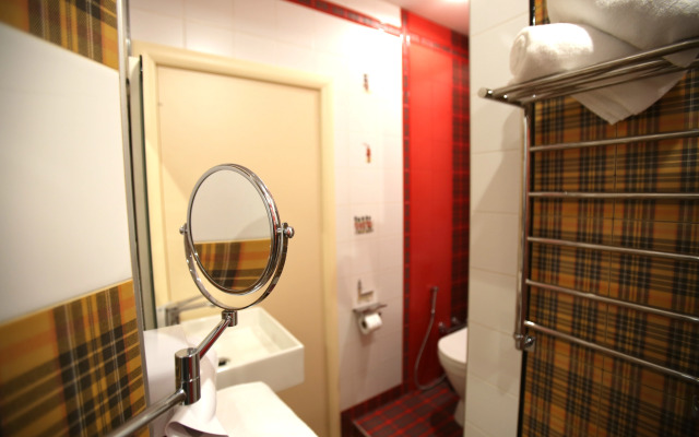 Dvukhurovnevye Nevsky 5 Apartment