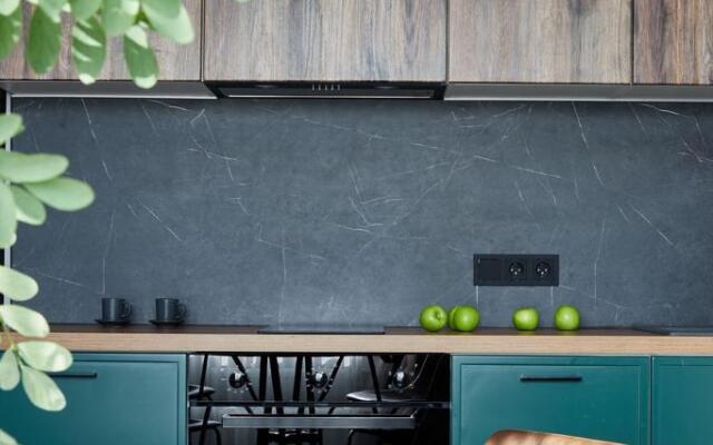 Апартаменты UzorApart Дизайнерская квартира у набережной, парковка, вид на закат