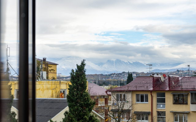 Komfortnaya studiya na 5m etazhe s vidom na gory Flat