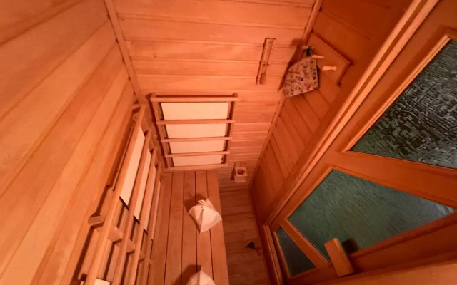 Semeyny lyuks s saunoy Flat