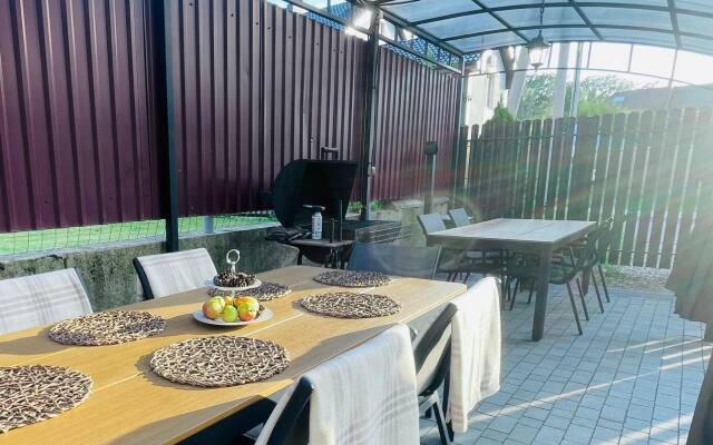 Частный дом Apartburo Grey House