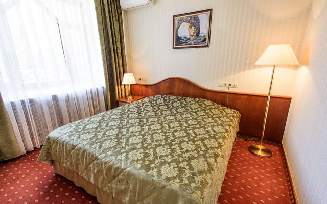 Neftyanik Na Tolstogo Business Hotel