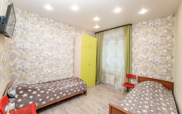 CHetyrekhkomnatnye na Entuziastov 3 Apartments