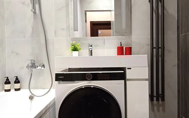 Uluchshennye Novy Lessner Apartments