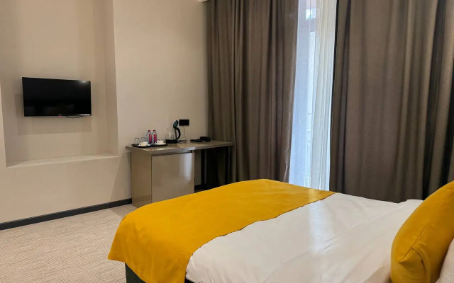 Twelve Inn Hotel