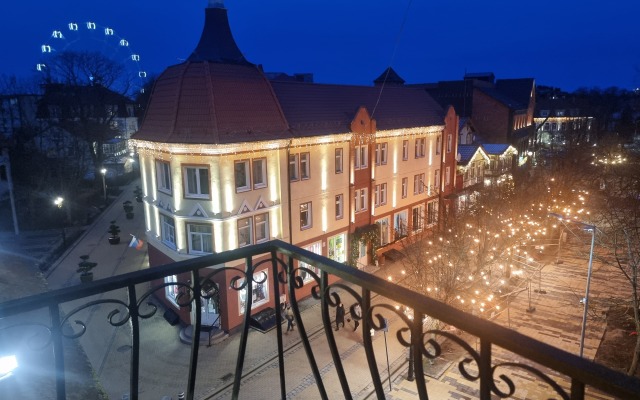 Dvukhurovnevaya Kvartira S Vidom Na More Apartments