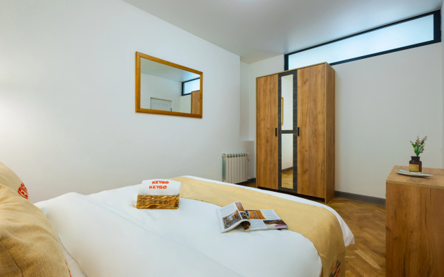 KeyGo #0148 1 Bedroom Design near Saryan Street Apartments