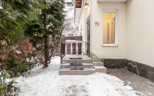 Ulitsa Belyakova 1a Private House