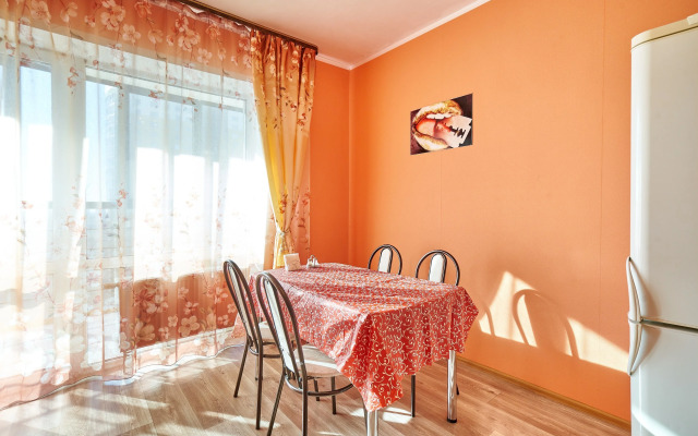 Evrodvushka na 15 etazhe na 6 chelovek, v ZhK Solnechnyj  Flat