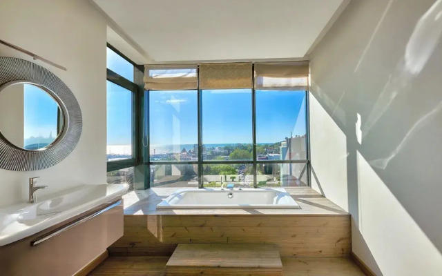 Квартира c видом на морe в сaмом центре Сoчи