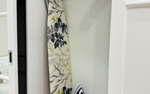 Flower Room Flat