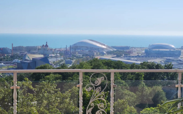 Dom v Siriuse s Vidom na More i Olimpiyskiy Park Hotel