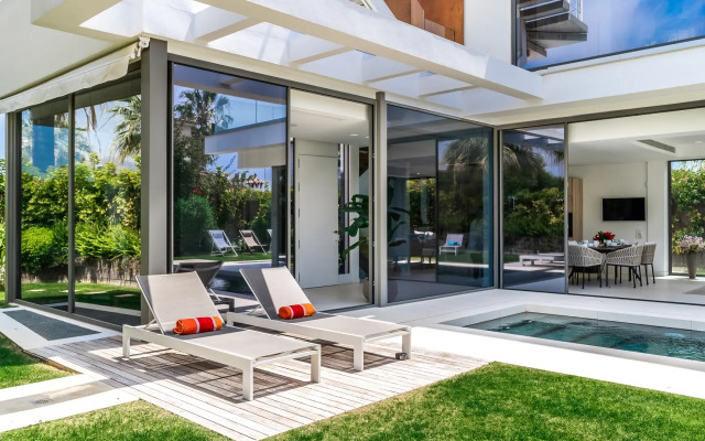 All About Villa Gladiolo