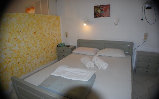 Отель Renia Studios