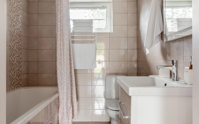 Частный дом Коттедж у озера на Речной