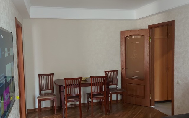 Апартаменты 2-х комнатная квартира на Расула Гамзатова