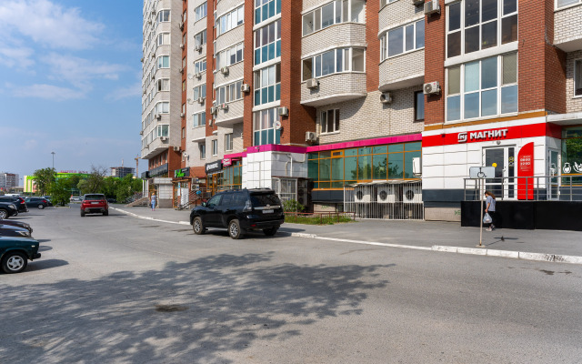 Svetlaya Kvartira V Tsentre Tyumeni Flat