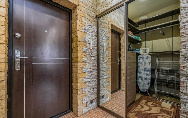 Квартира рядом с Мнтк им. Федорова и Ск Заря