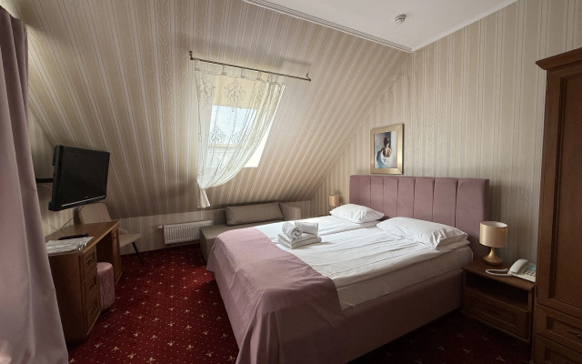 Renessans Hotel