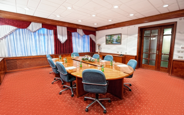 Neftyanik Na Tolstogo Business Hotel