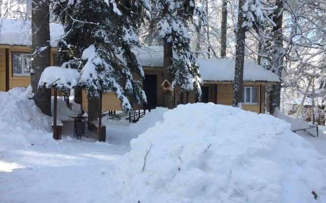 V Gostyah U Skazki Guest house