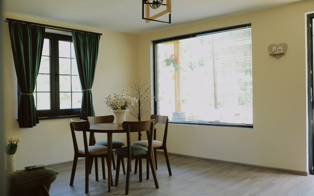 Частный дом Woodlandia Resort Borjomi with hot tub