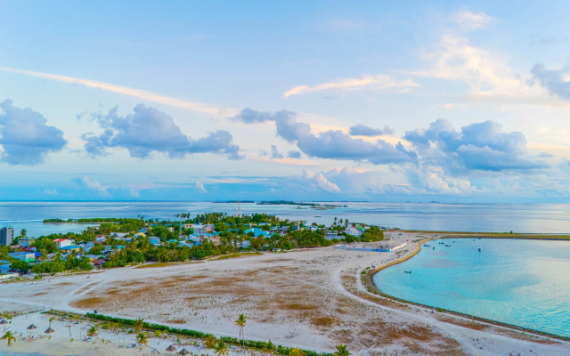 Beach Hotel Guraidhoo