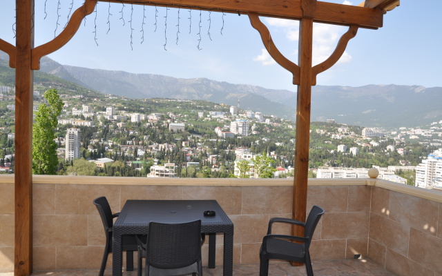 Tavr Guest House