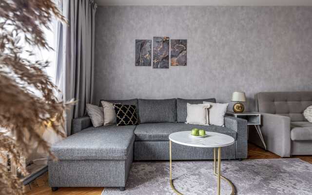Prostornye apartamenty u Nevy Flat