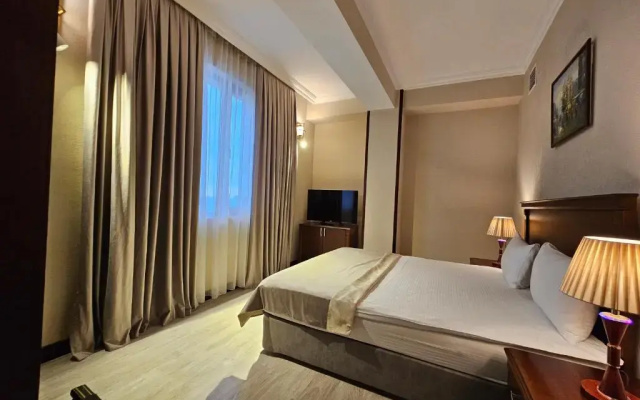Crown Suites