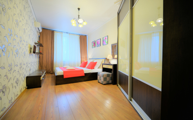 Pyat' Zvezd Komfort Na Ploschadi Revolyutsii Apartments