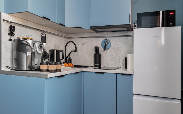 FullHouseApart dizaynerskaya chetyrekhmestnaya studiya na vokzal'noy ploshchadi Apartments