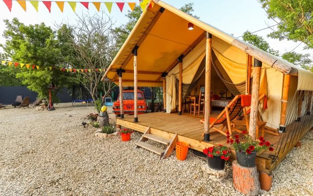 Gosti Glamping