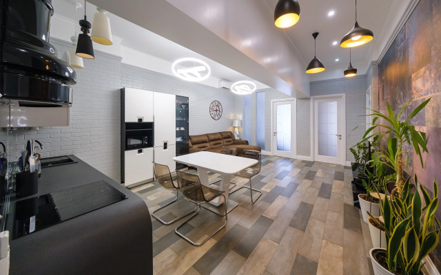 4k Uluchshennye 130m. Pervaya Liniya. 200m do Morya Apartment