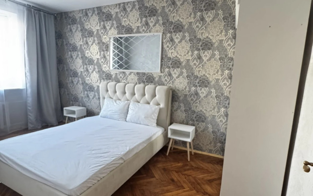 Trekhkomnatnaya Na Prospekte Nezavisimosti 23 Flat
