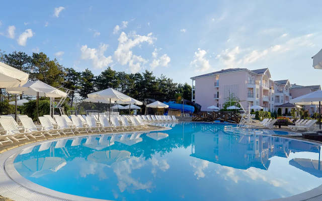 Курортный отель Alean Family Riviera