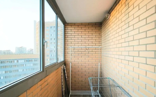 Prostornaya Studiya U Metro Devyatkino Apartament